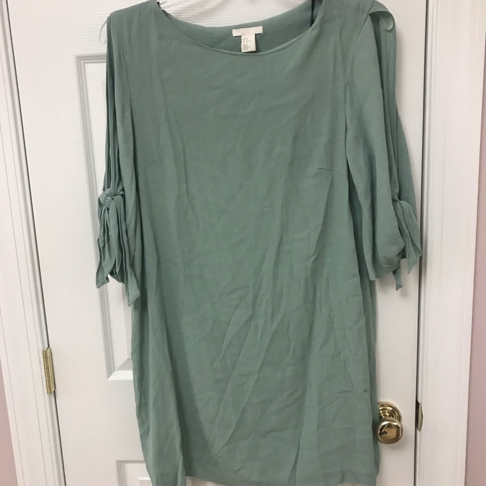 Dress cold shoulder